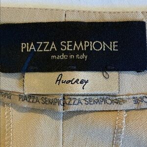 Piazza Sempione Beige Italian old world, quiet
luxury European Audrey capri pant